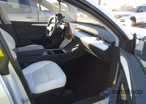 2024 Tesla Model Y Long Range Dual Motor All-Wheel Drive из США, поврежденный, VIN 7SAYGDEE5RF067818